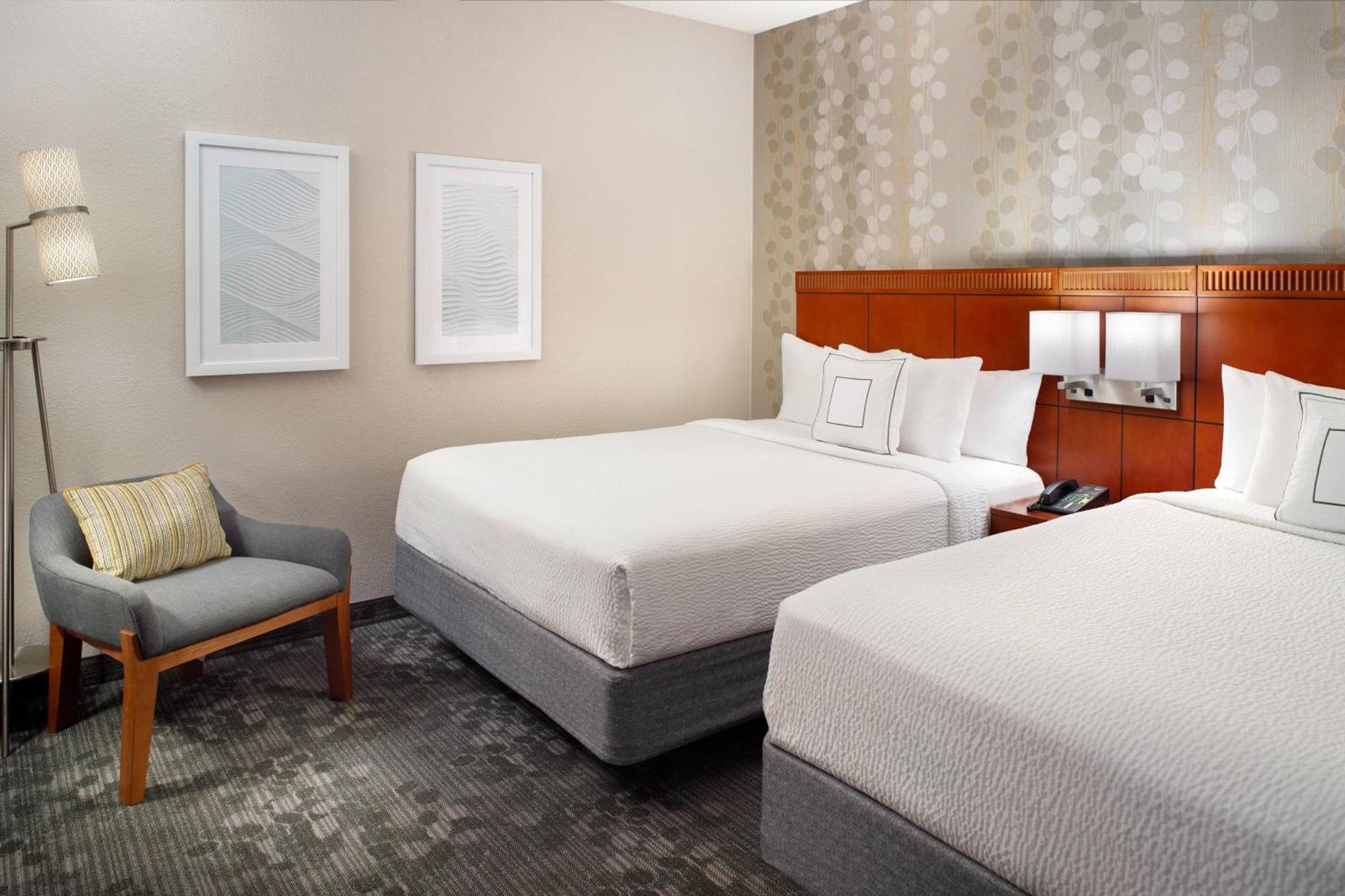 Courtyard By Marriott Atlanta Airport South/Sullivan Road Экстерьер фото