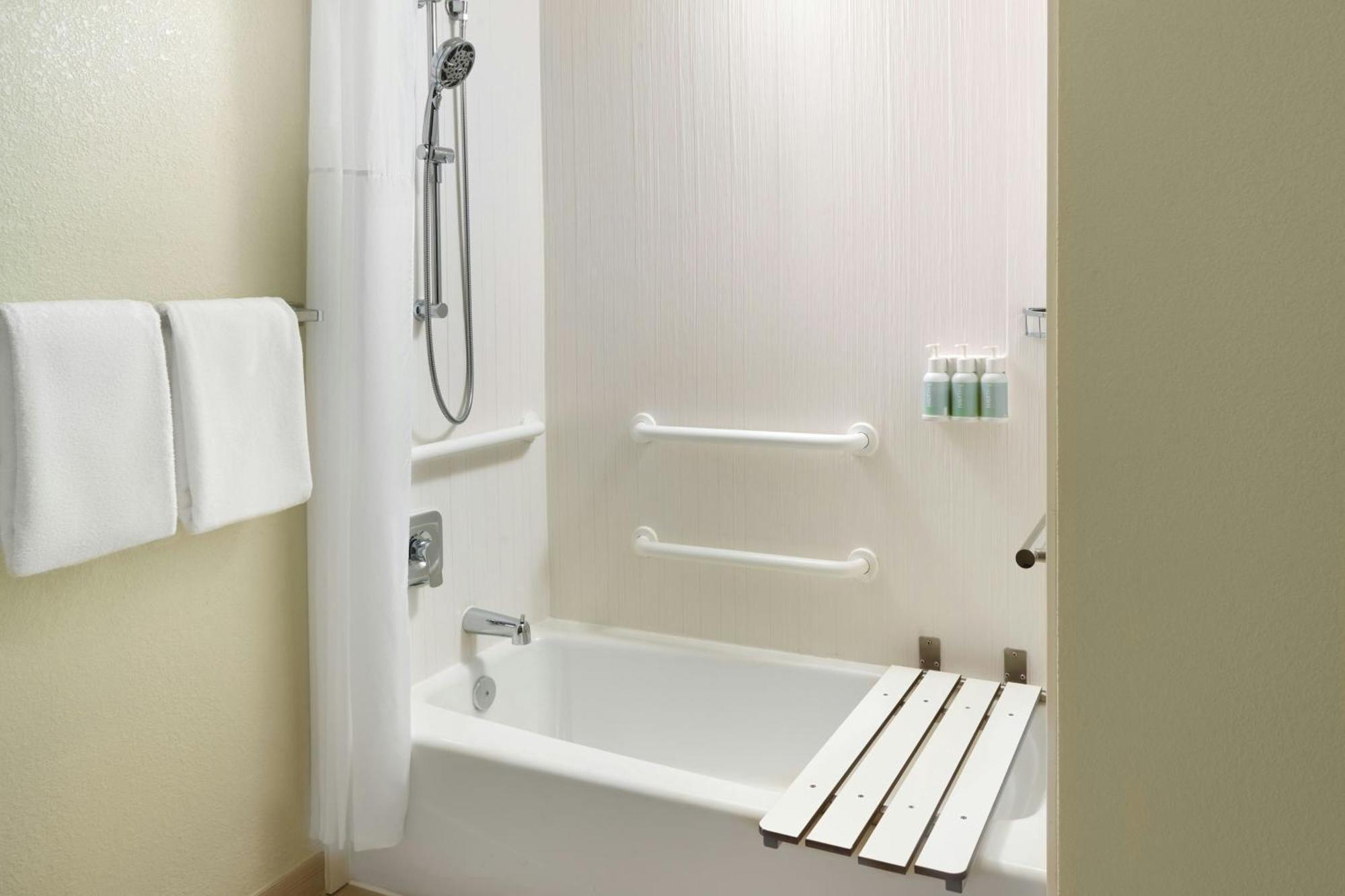 Courtyard By Marriott Atlanta Airport South/Sullivan Road Экстерьер фото