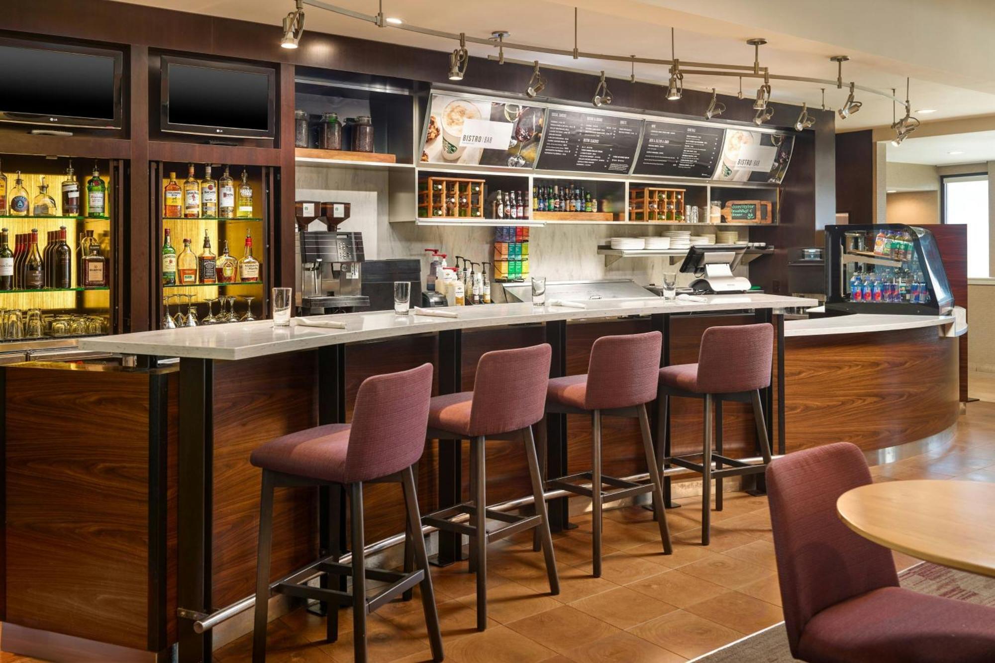 Courtyard By Marriott Atlanta Airport South/Sullivan Road Экстерьер фото