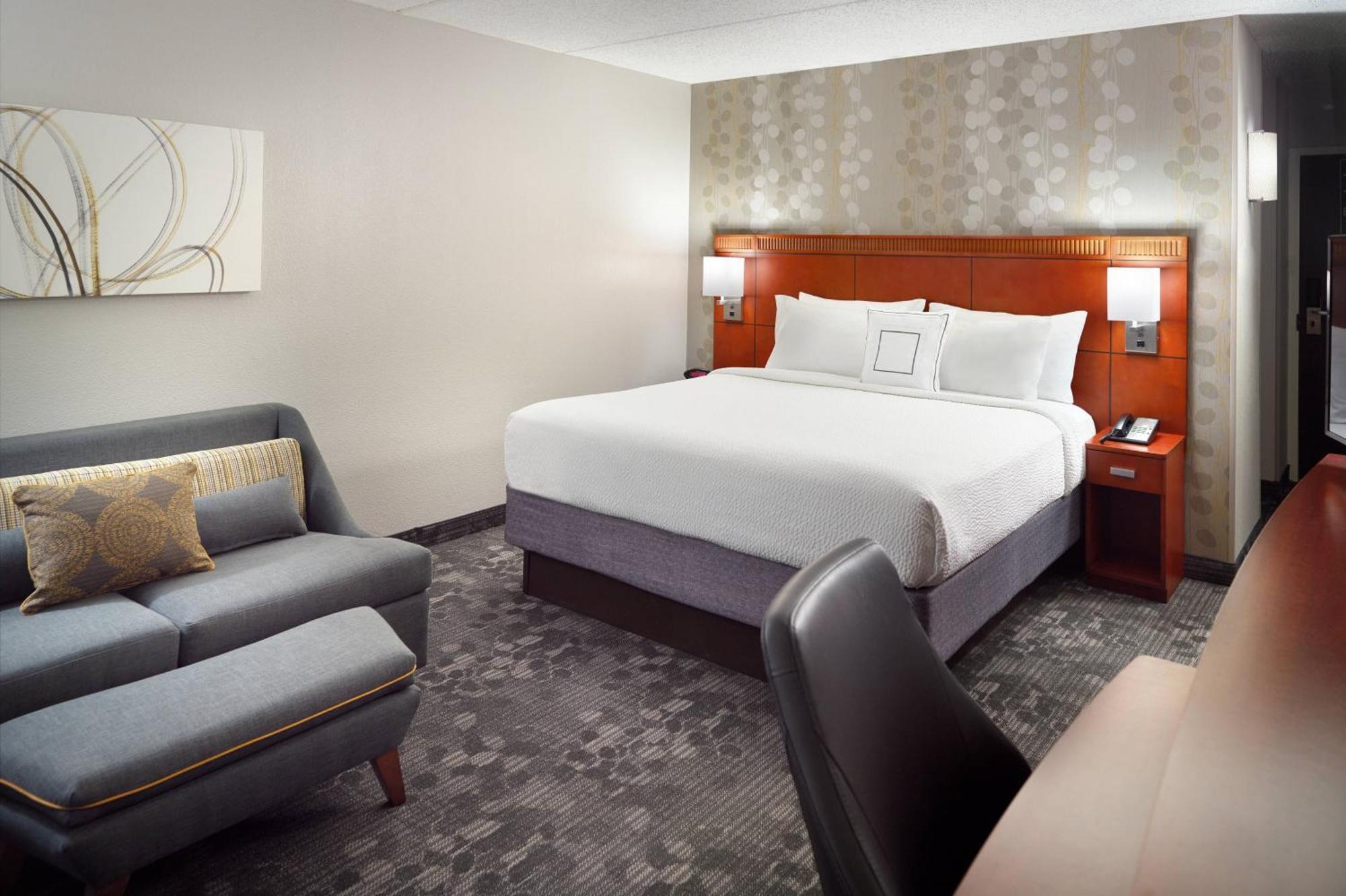 Courtyard By Marriott Atlanta Airport South/Sullivan Road Экстерьер фото